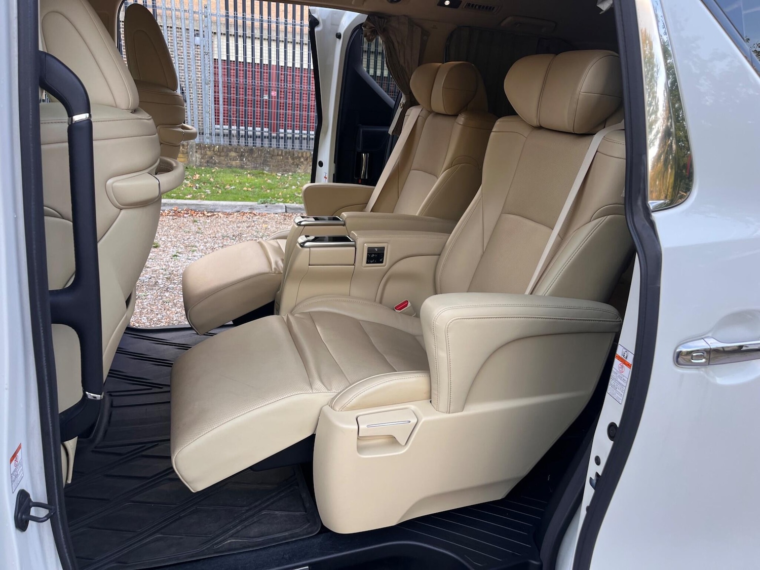 Used Toyota Alphard for sale - 76472552: Photo 39