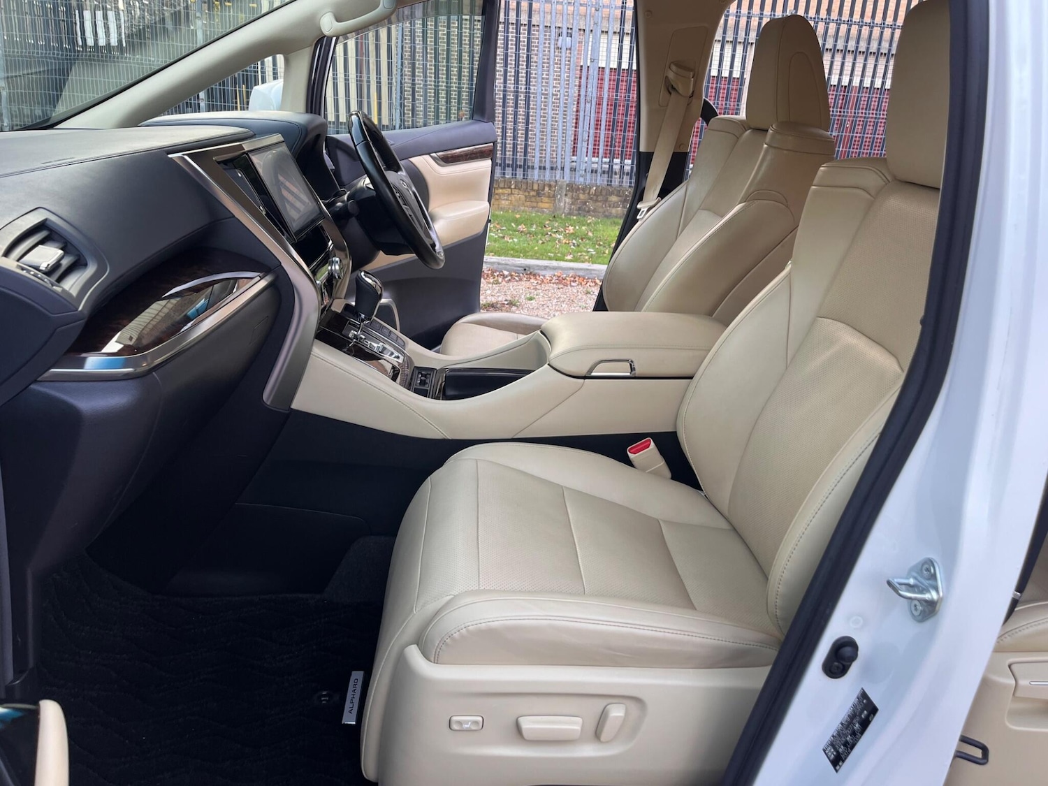 Used Toyota Alphard for sale - 76472552: Photo 40