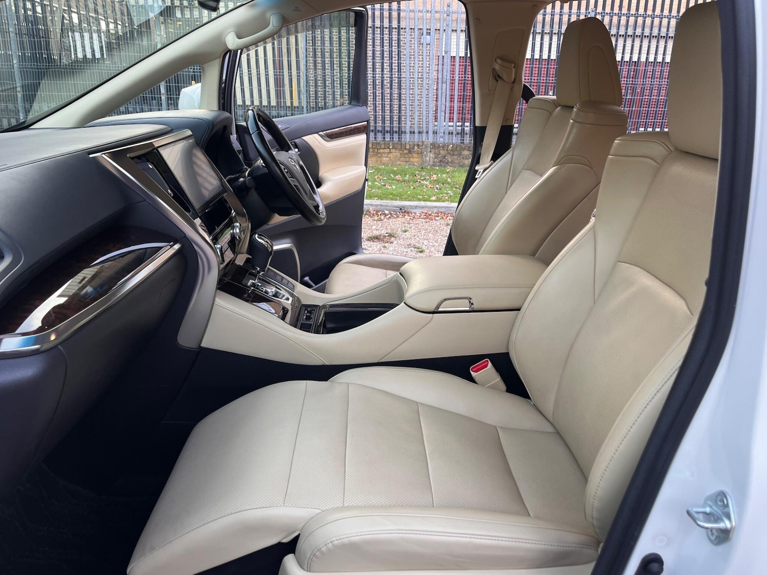 Used Toyota Alphard for sale - 76472552: Photo 41