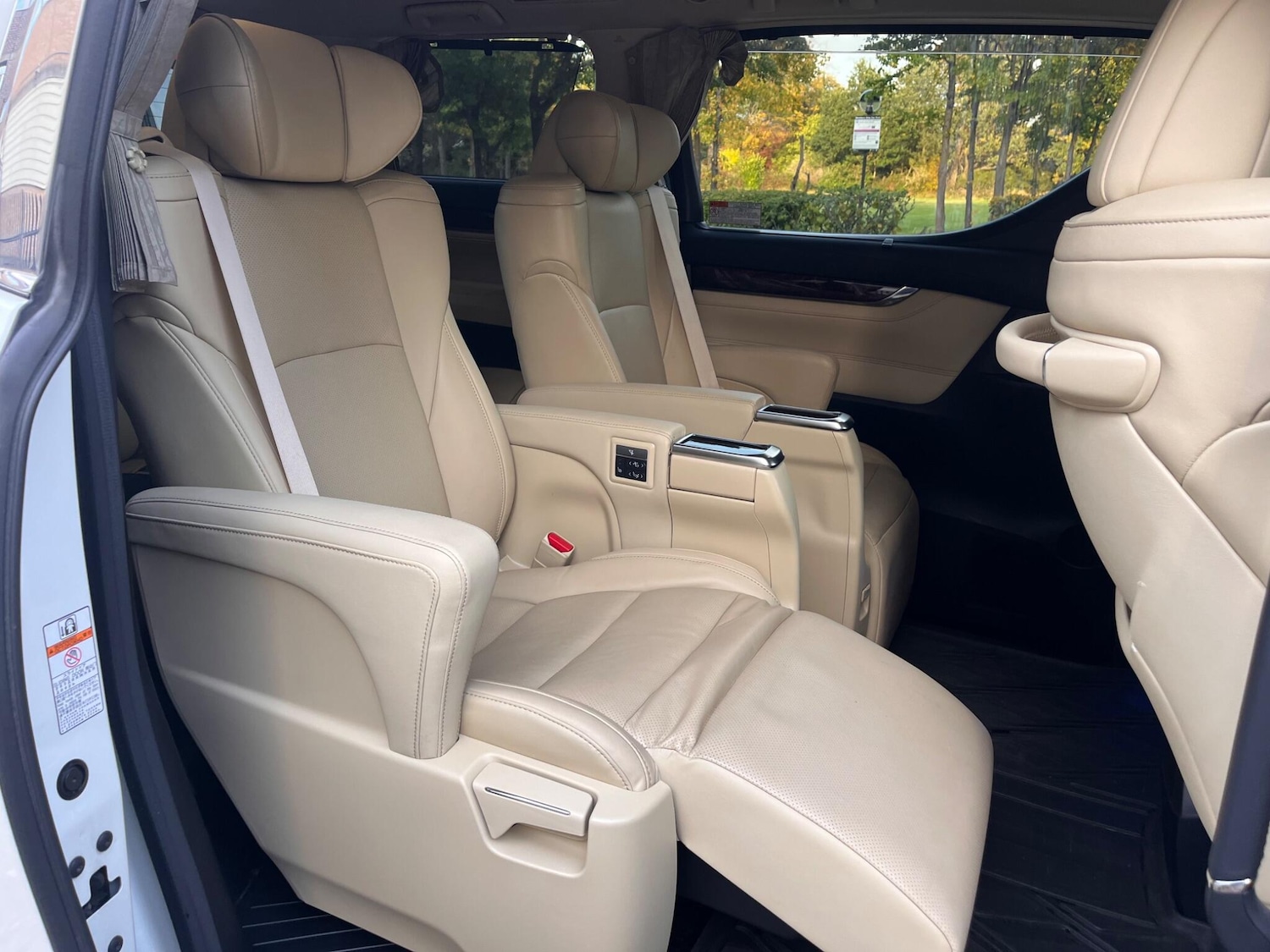 Used Toyota Alphard for sale - 76472552: Photo 5