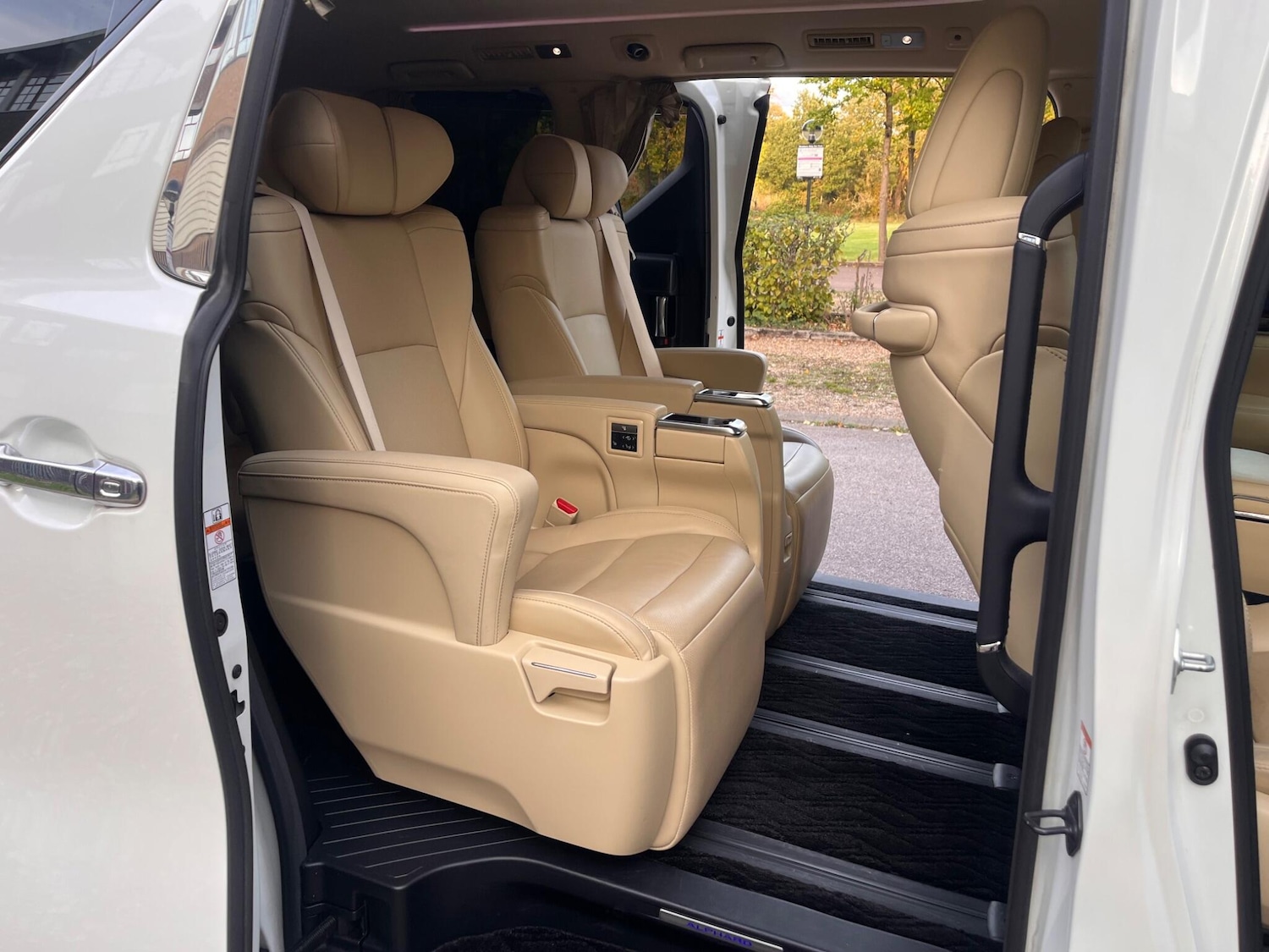 Used Toyota Alphard for sale - 76472552: Photo 55