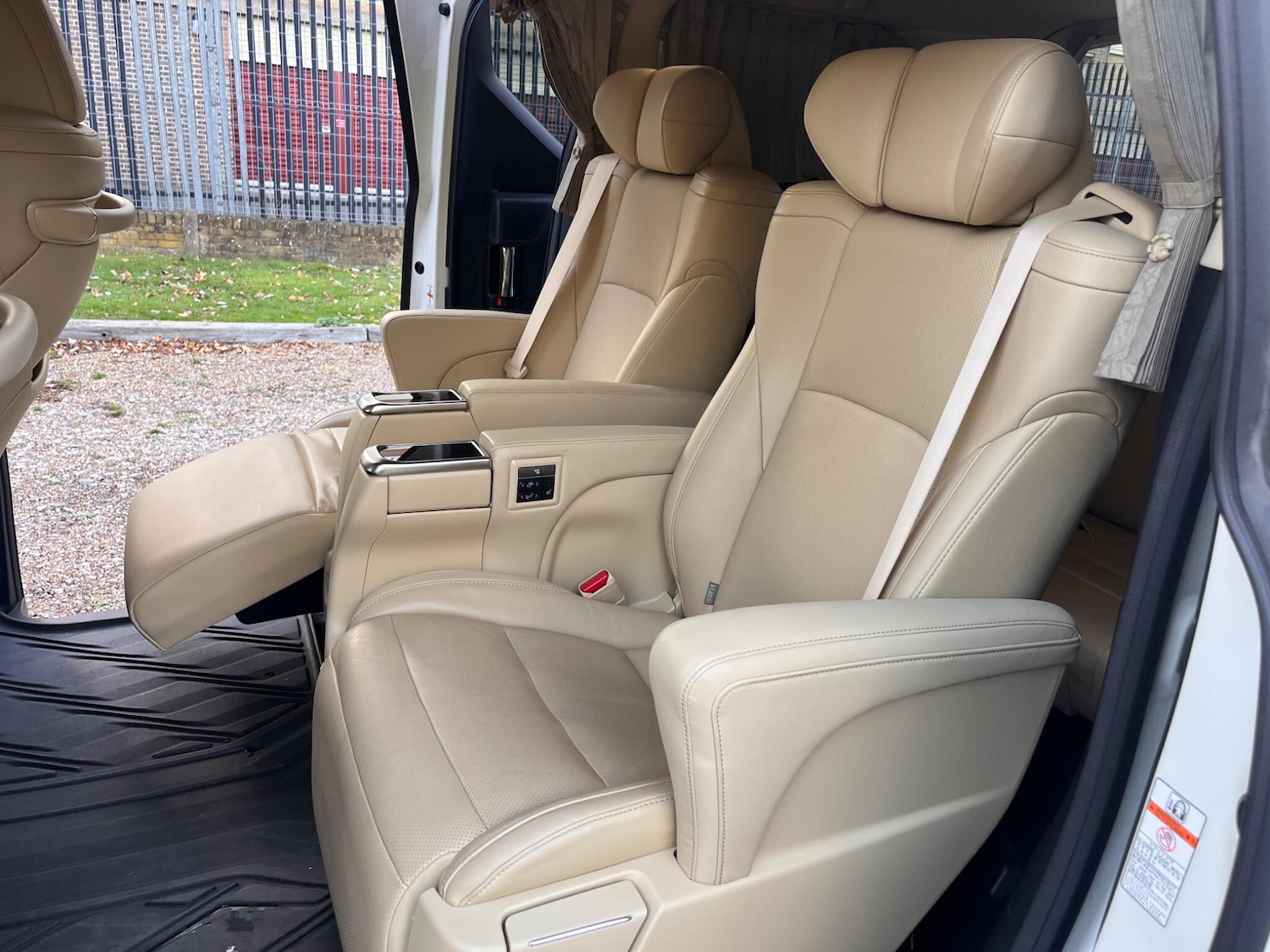 Used Toyota Alphard for sale - 76472552: Photo 6