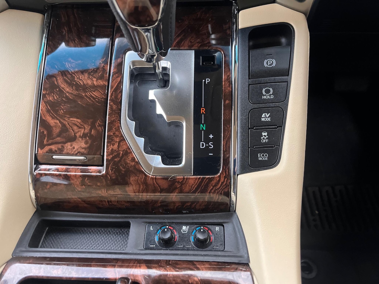 Used Toyota Alphard for sale - 76472552: Photo 64