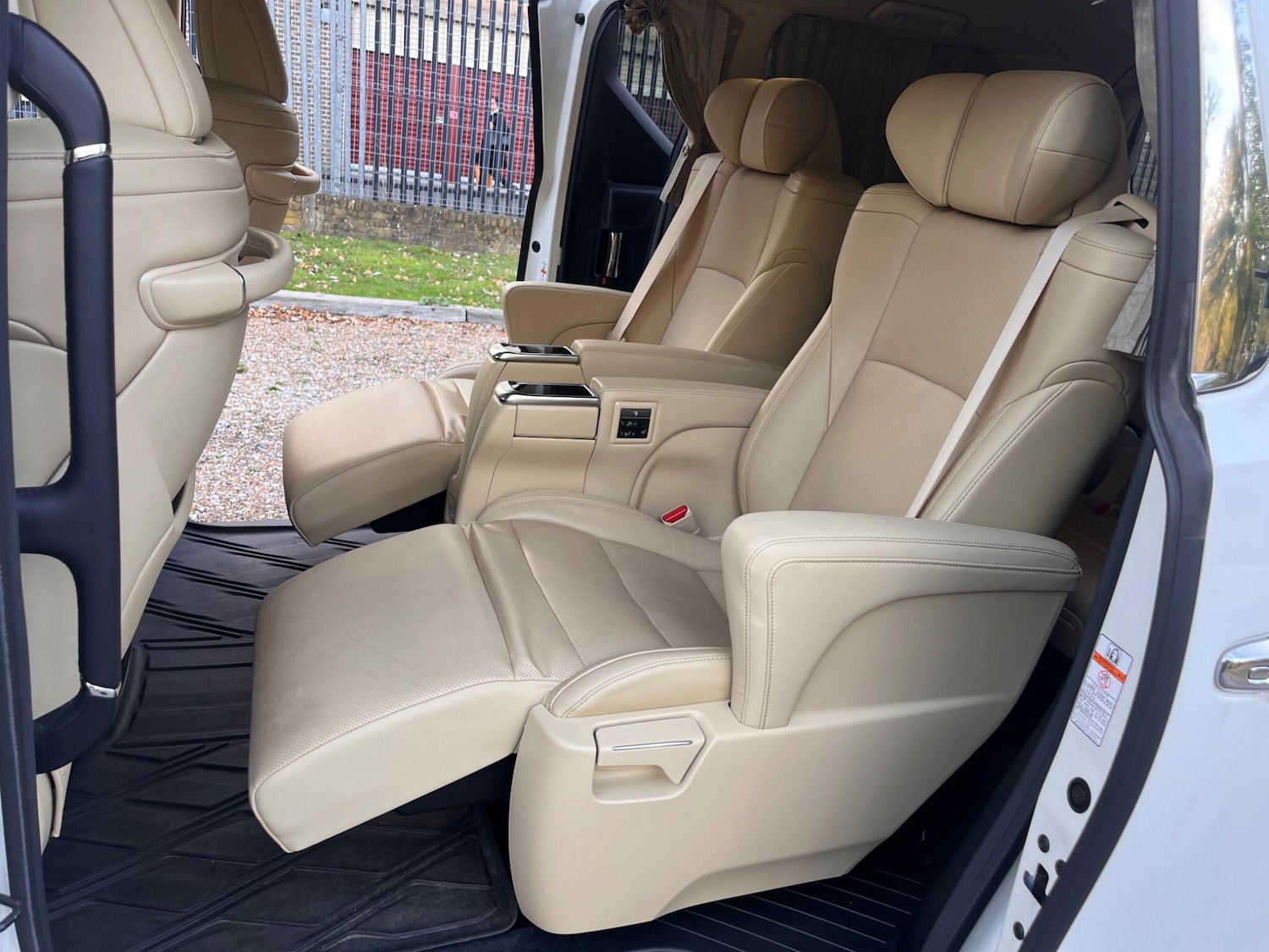 Used Toyota Alphard for sale - 76472552: Photo 7