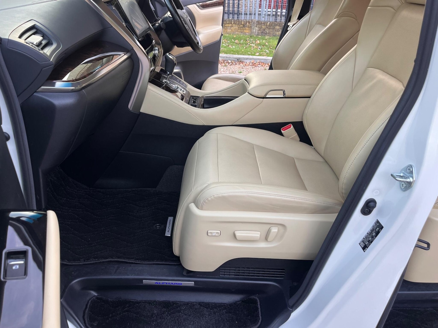 Used Toyota Alphard for sale - 76472552: Photo 8