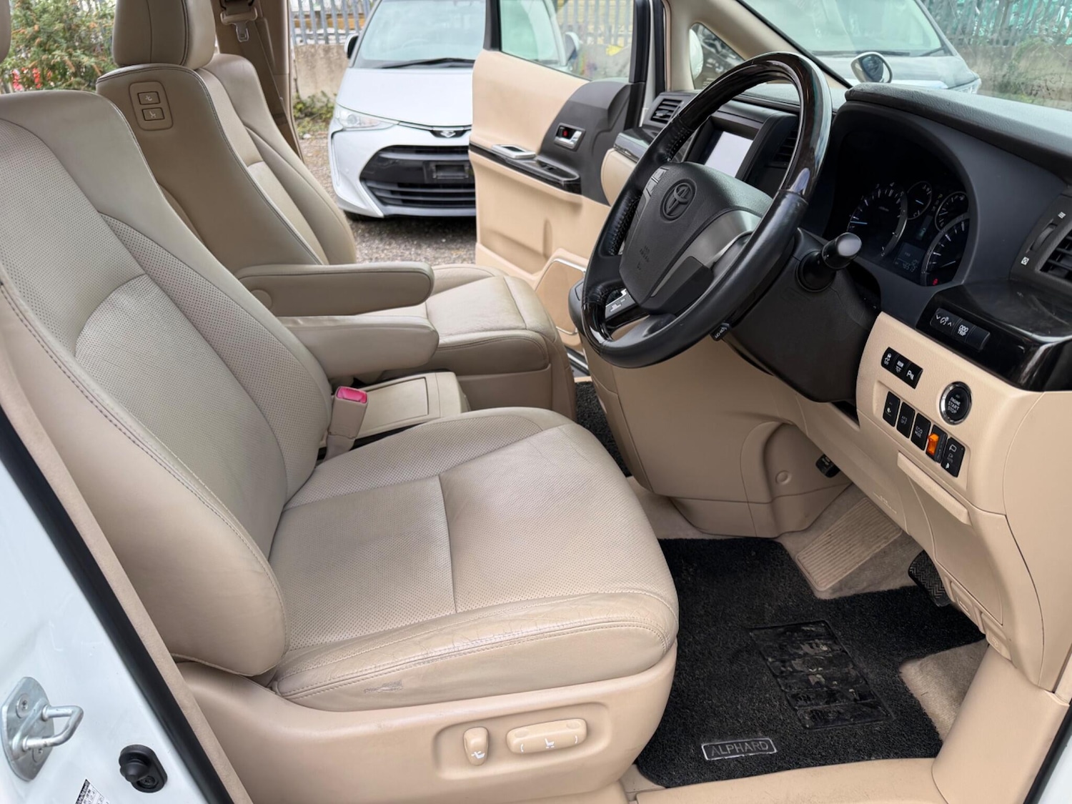 Used Toyota Alphard 2023 for sale - 78186510: Photo 39