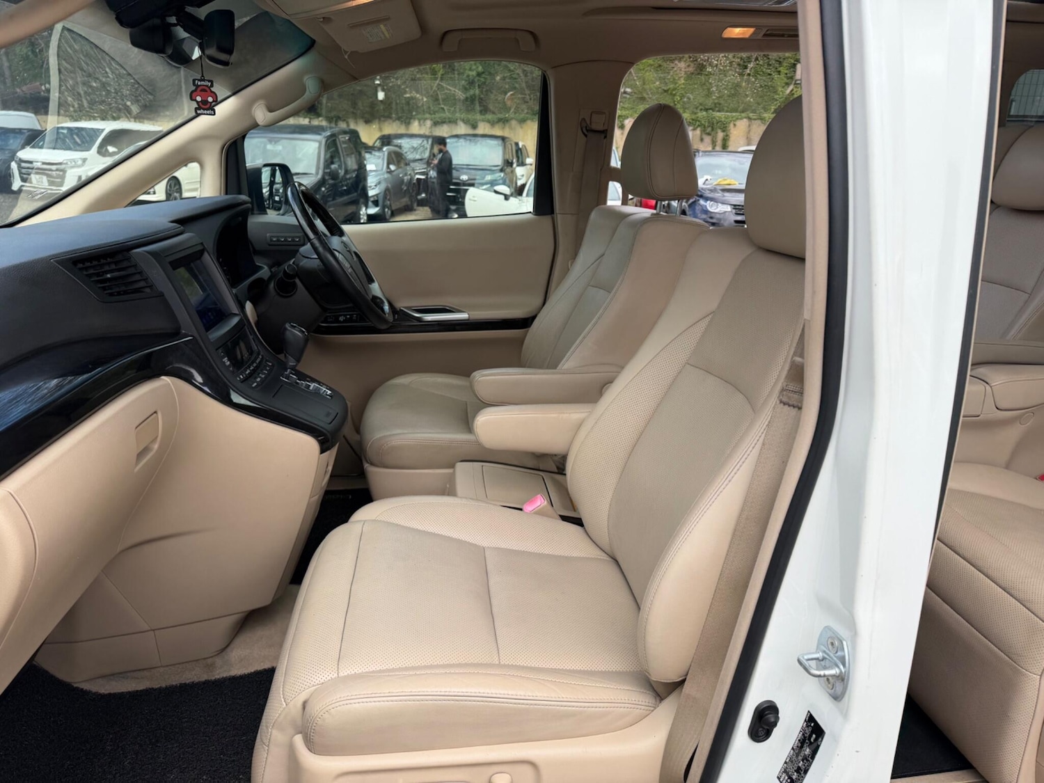 Used Toyota Alphard 2023 for sale - 78186510: Photo 52