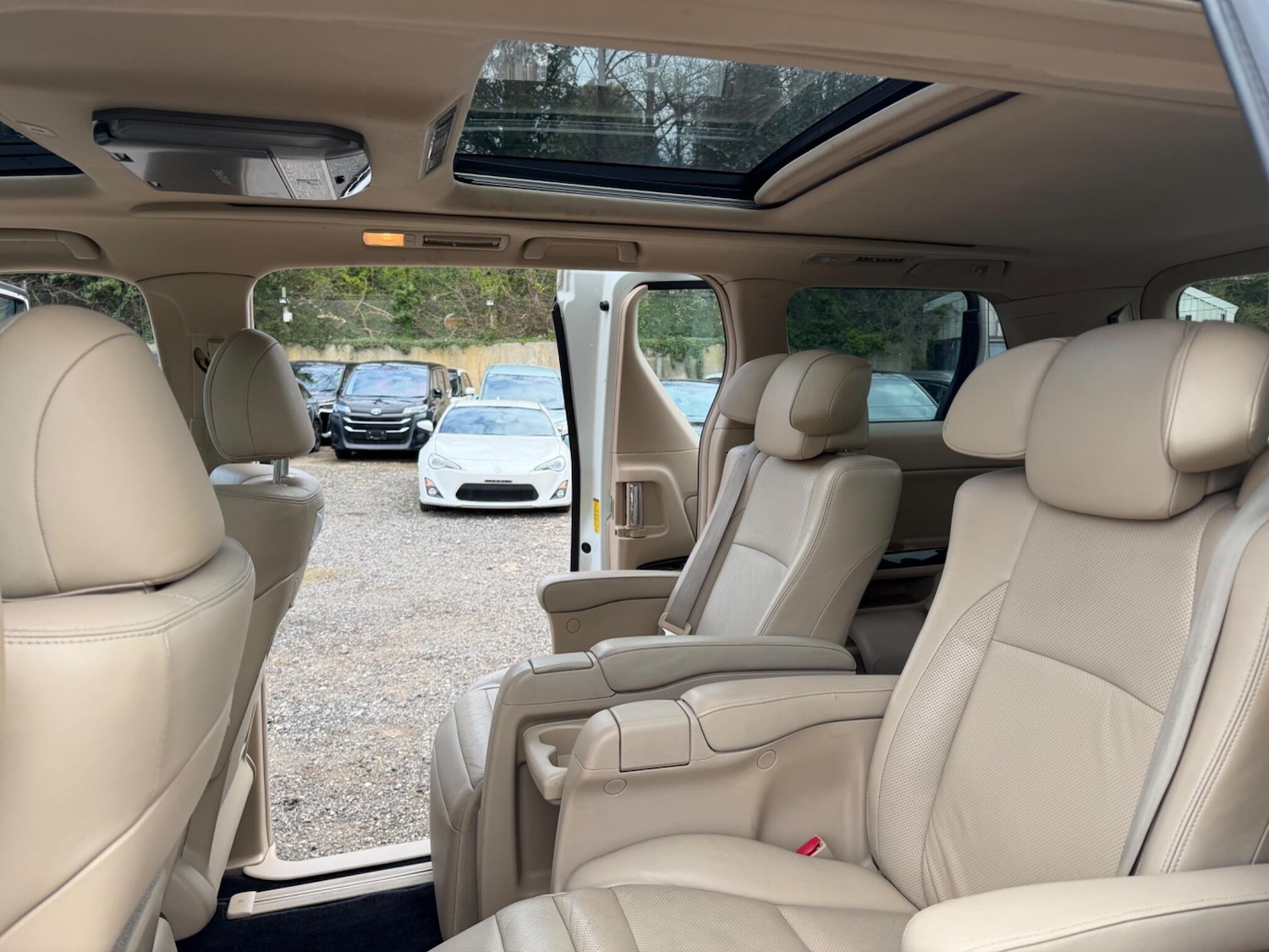 Used Toyota Alphard 2023 for sale - 78186510: Photo 8