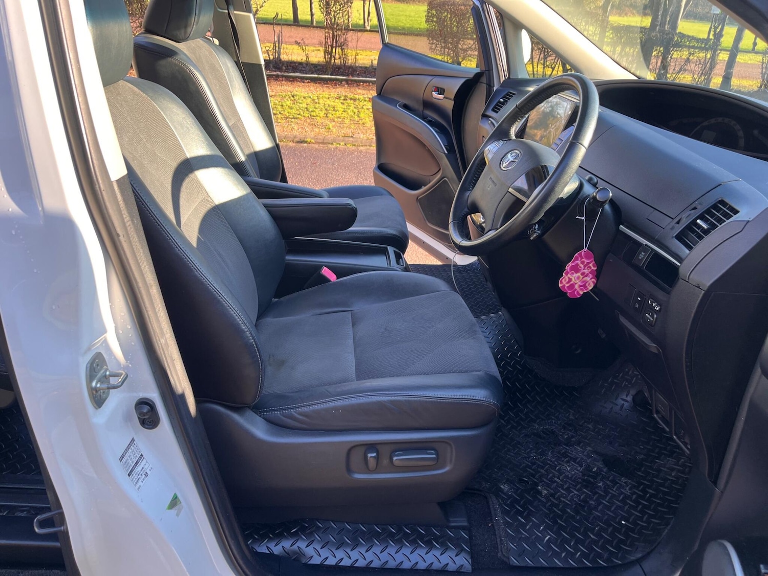 Used Toyota Estima 2025 for sale - 77203488: Photo 12