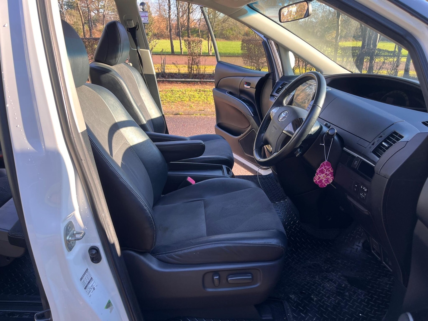 Used Toyota Estima 2025 for sale - 77203488: Photo 36