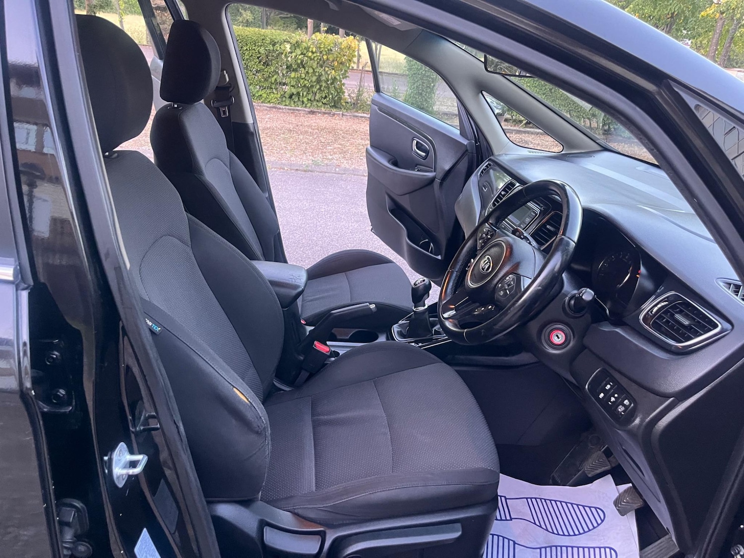 Used Kia Carens 2015 for sale - 76825034: Photo 12