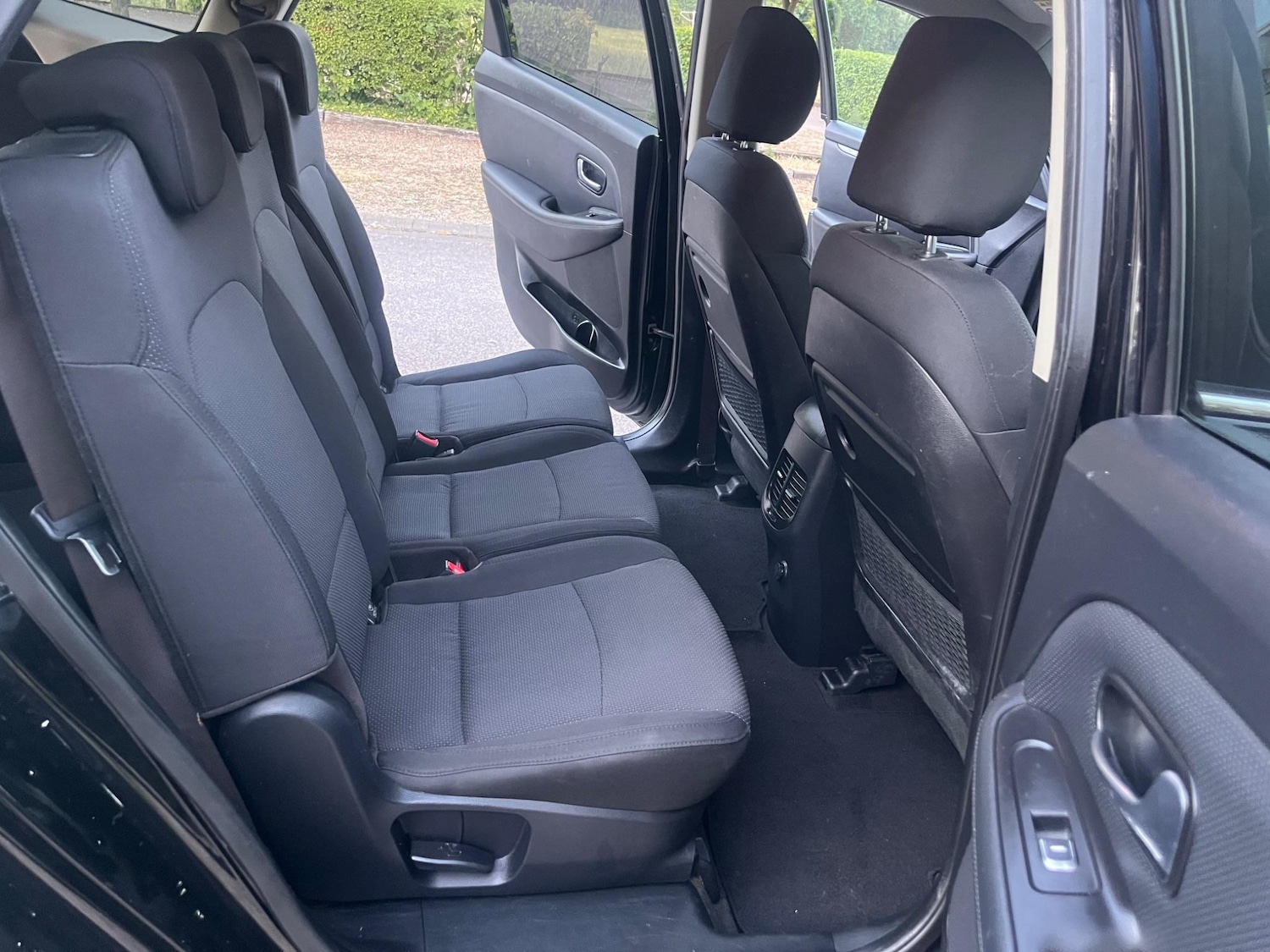 Used Kia Carens 2015 for sale - 76825034: Photo 40