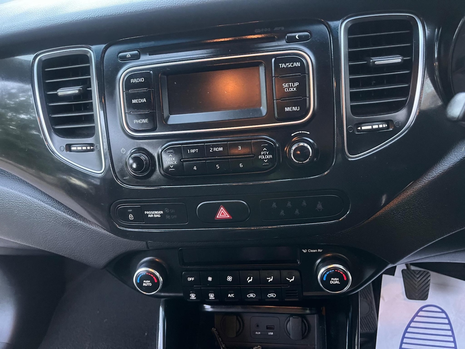 Used Kia Carens 2015 for sale - 76825034: Photo 48