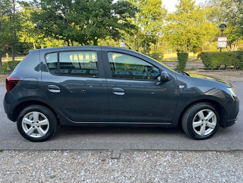 Used Dacia Sandero 2017 for sale - 75670114: Photo 2