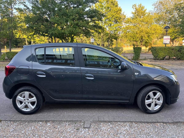 Used Dacia Sandero 2017 for sale - 75670114: Photo 3