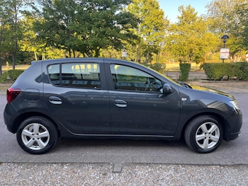 Used Dacia Sandero 2017 for sale - 75670114: Photo 3