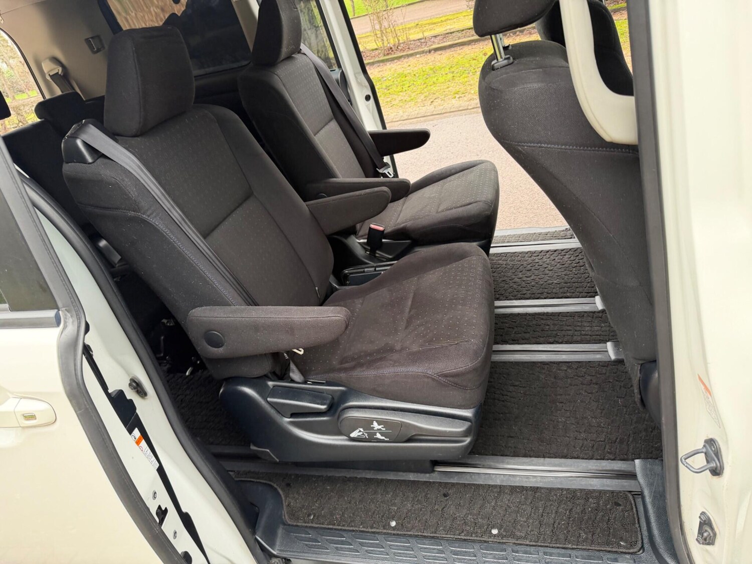 Used Toyota Voxy for sale - 77427575: Photo 11