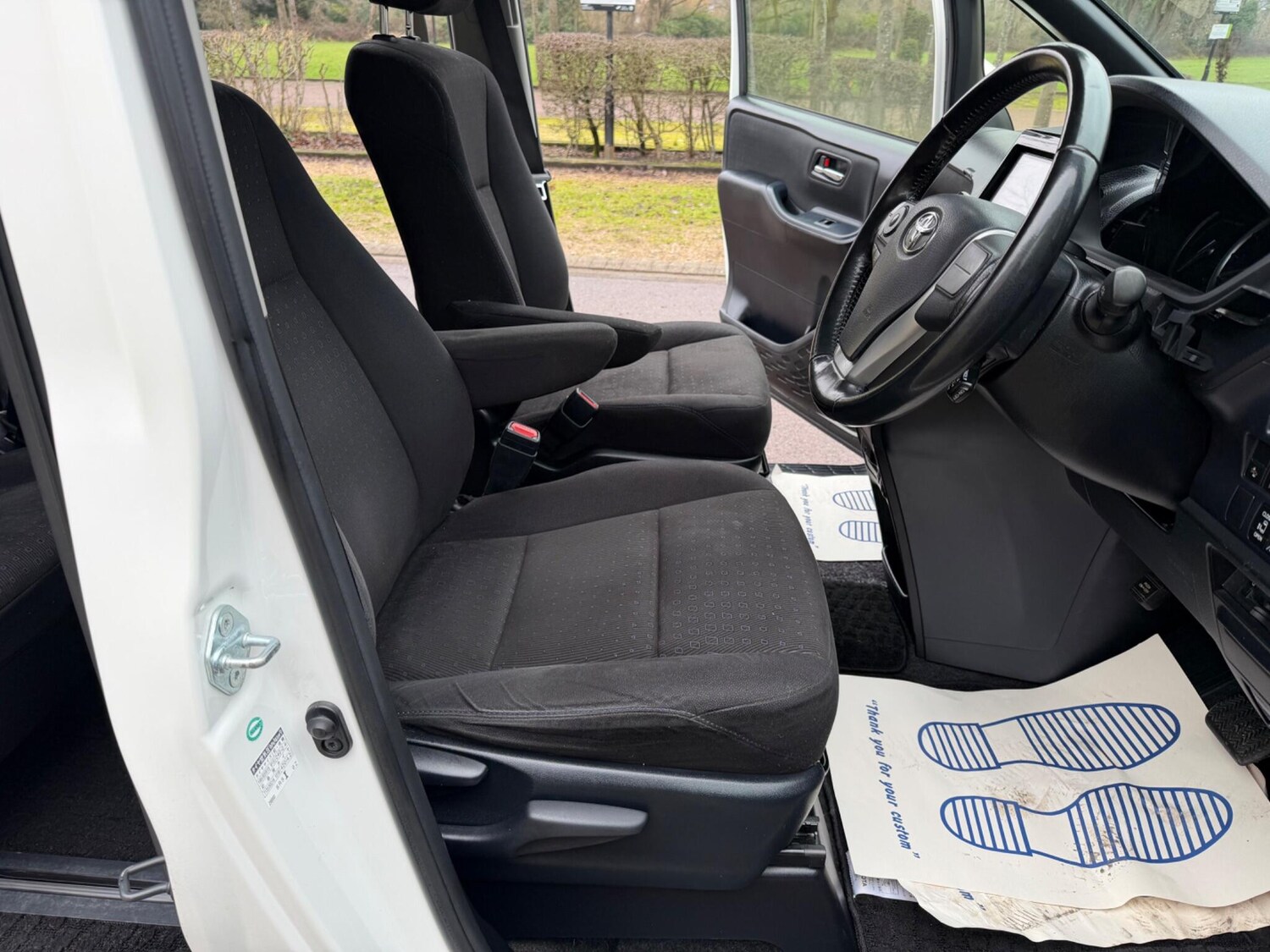 Used Toyota Voxy for sale - 77427575: Photo 15