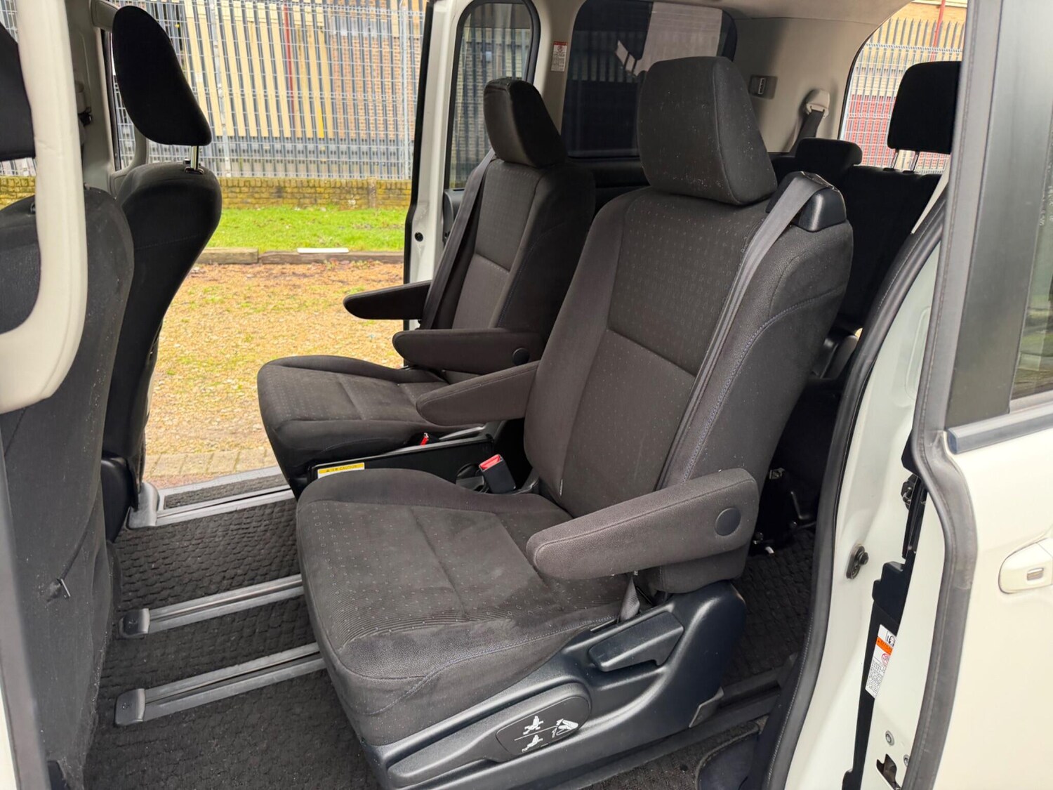 Used Toyota Voxy for sale - 77427575: Photo 16