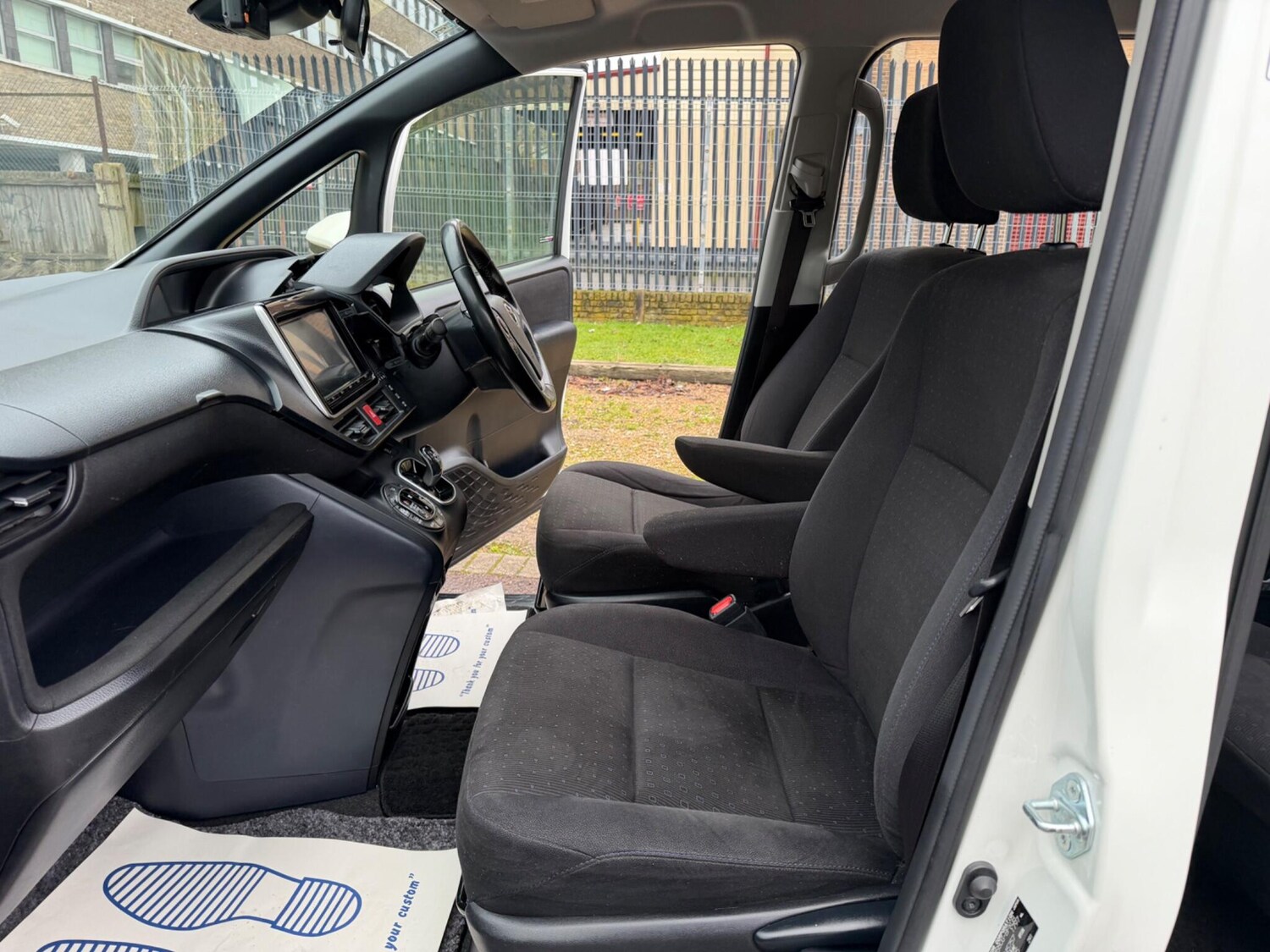 Used Toyota Voxy for sale - 77427575: Photo 17