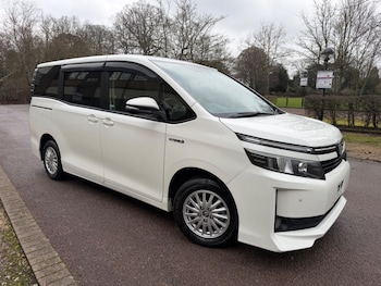 Used Toyota Voxy 2017 for sale - 77427575: Photo