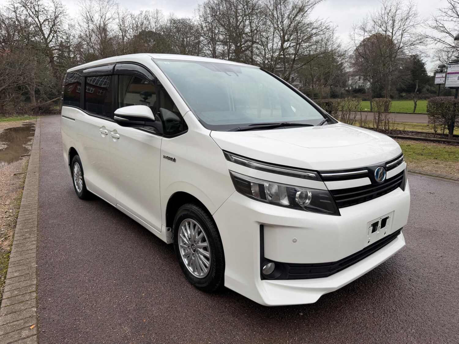 Used Toyota Voxy for sale - 77427575: Photo 24