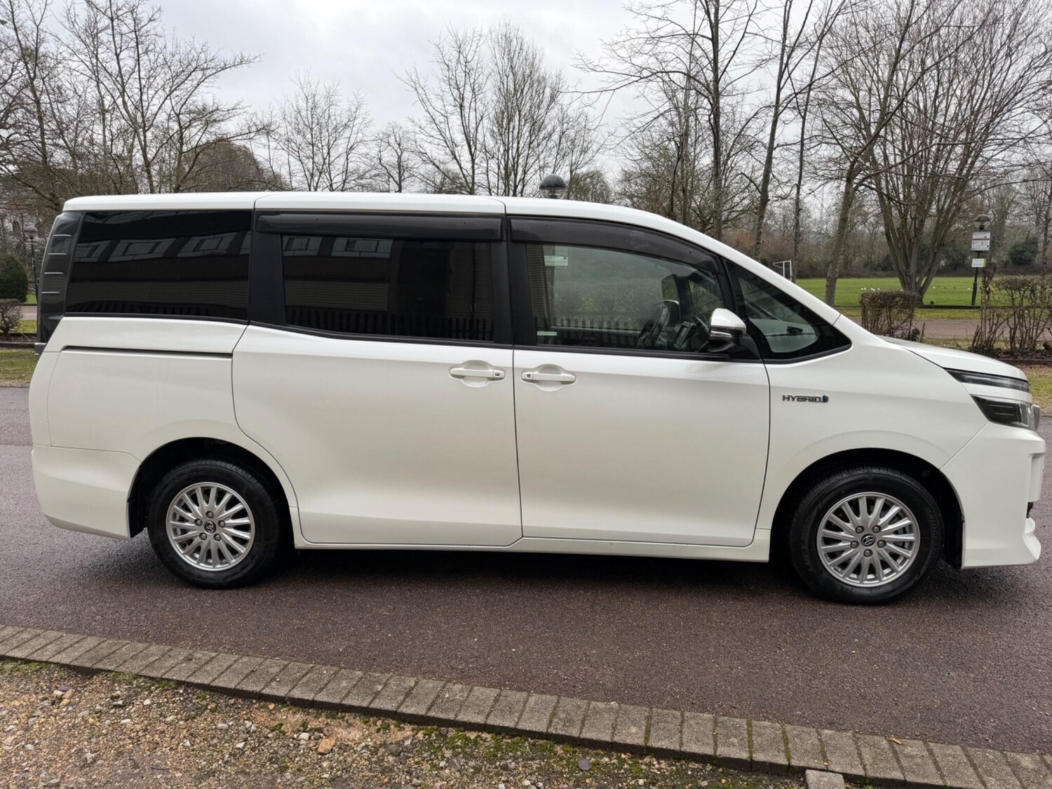 Used Toyota Voxy for sale - 77427575: Photo 25