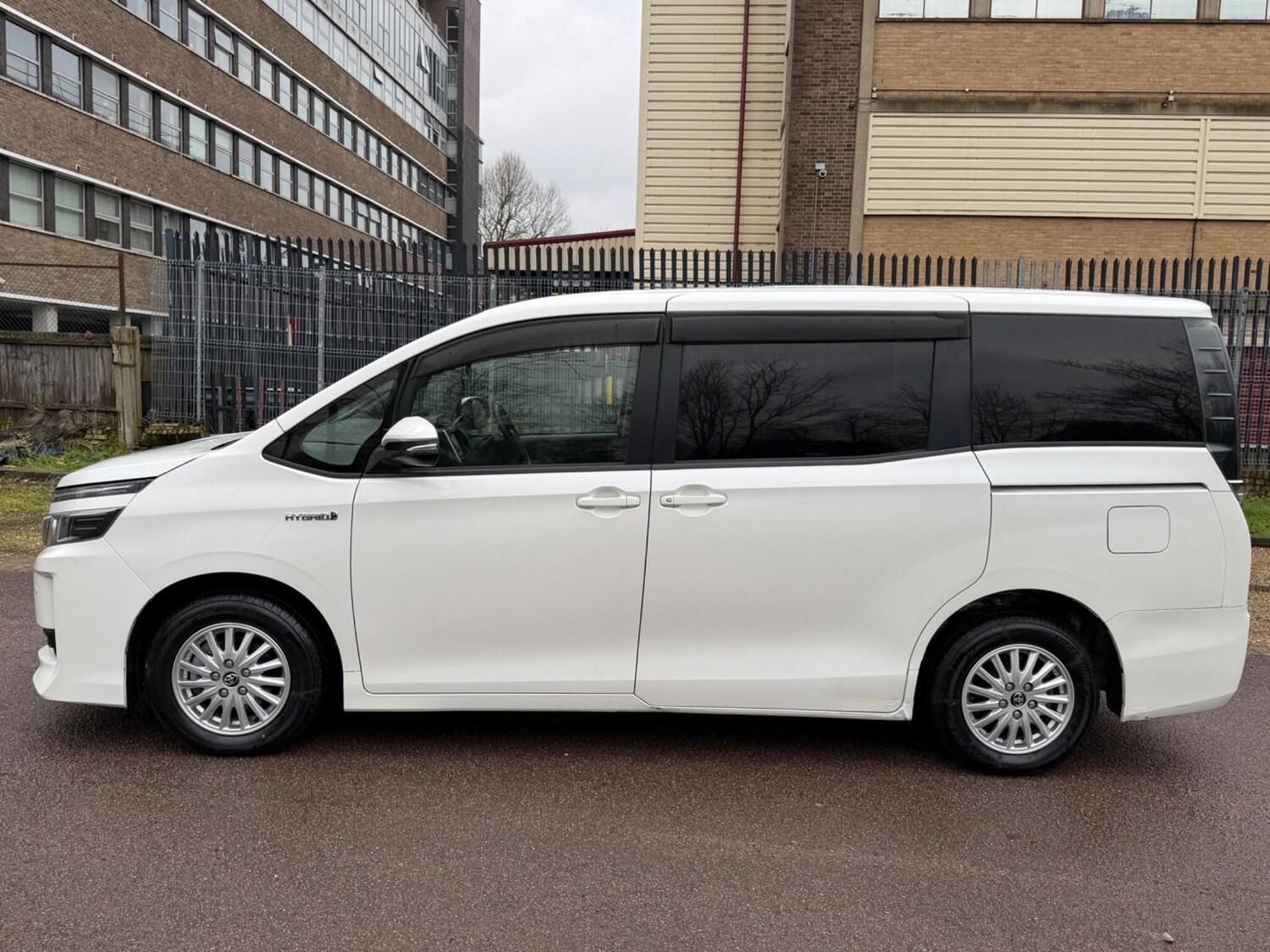 Used Toyota Voxy for sale - 77427575: Photo 27