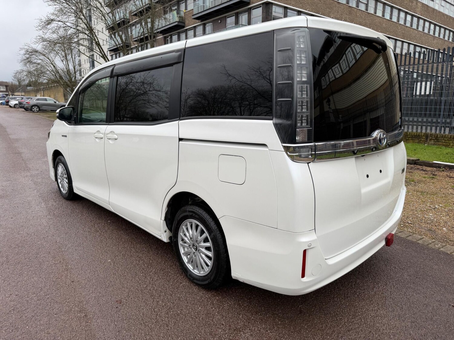 Used Toyota Voxy for sale - 77427575: Photo 28