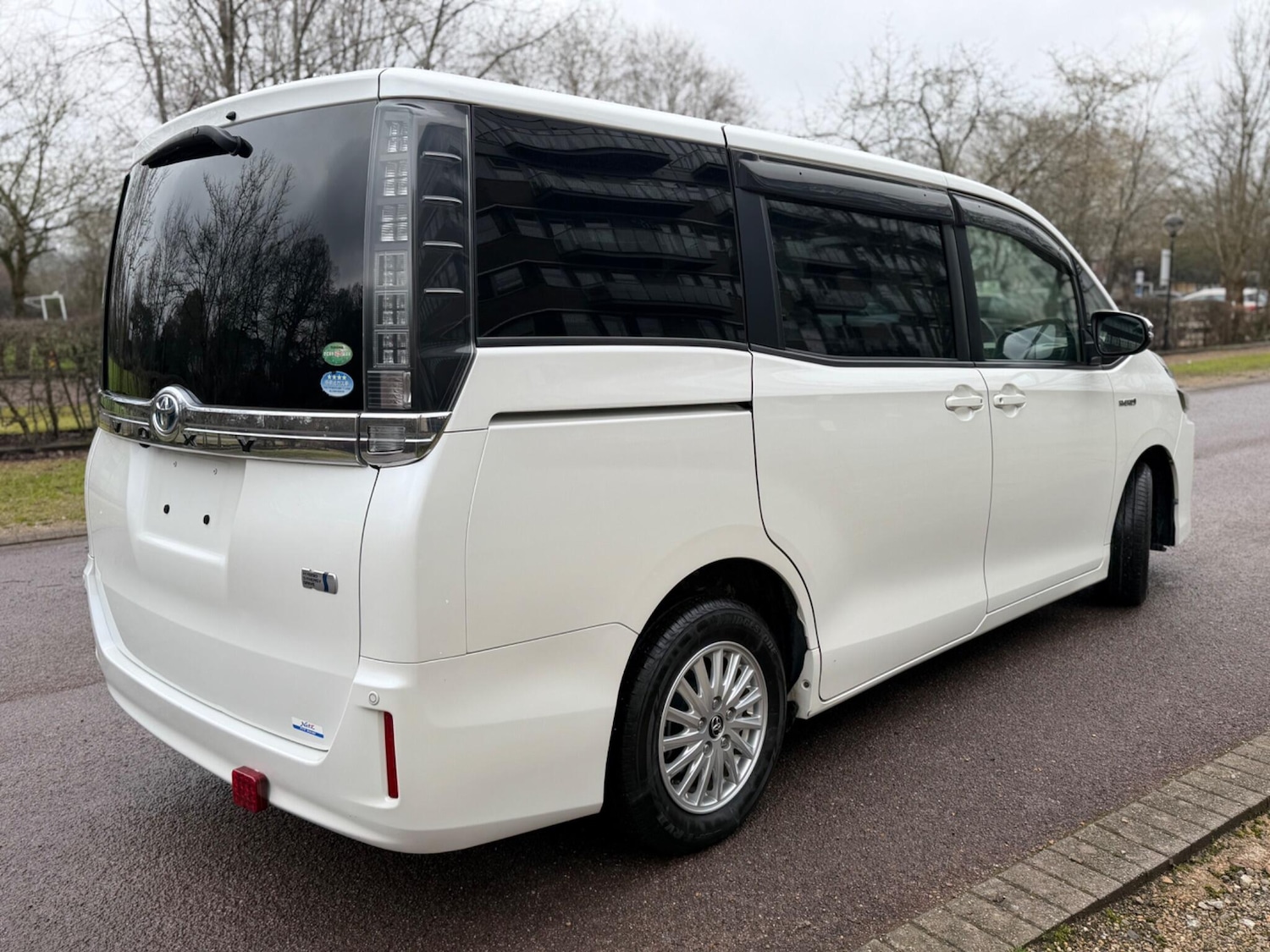 Used Toyota Voxy for sale - 77427575: Photo 3