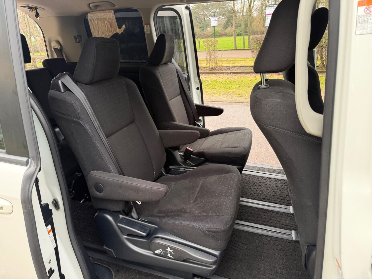 Used Toyota Voxy for sale - 77427575: Photo 31