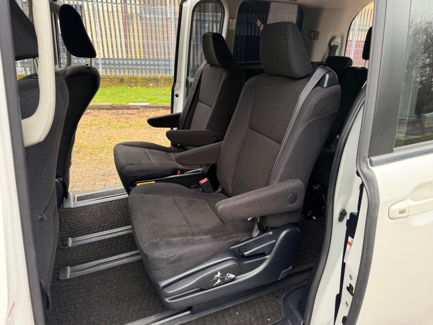 Used Toyota Voxy for sale - 77427575: Photo 39