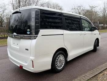 Used Toyota Voxy 2017 for sale - 77427575: Photo