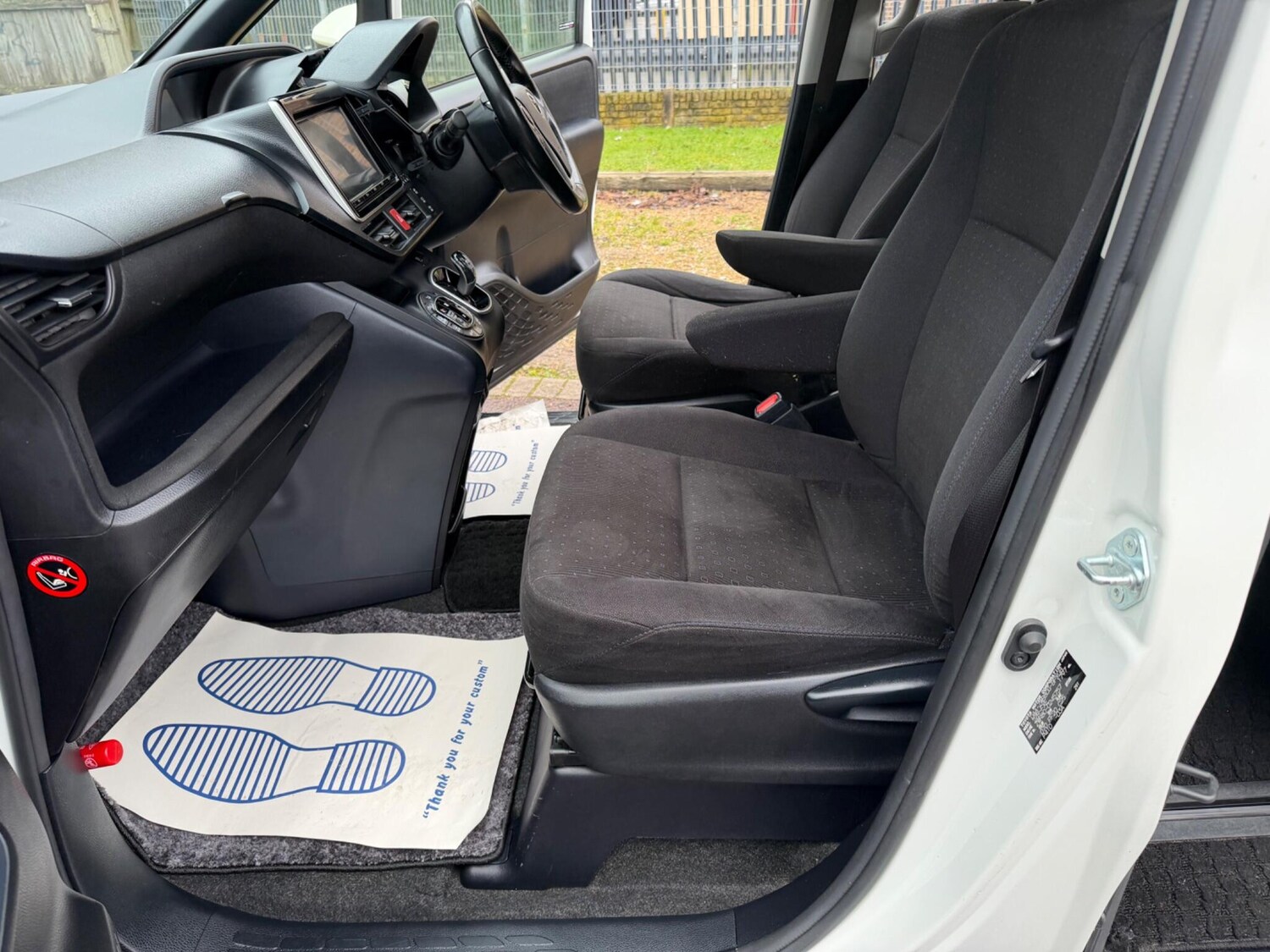 Used Toyota Voxy for sale - 77427575: Photo 41