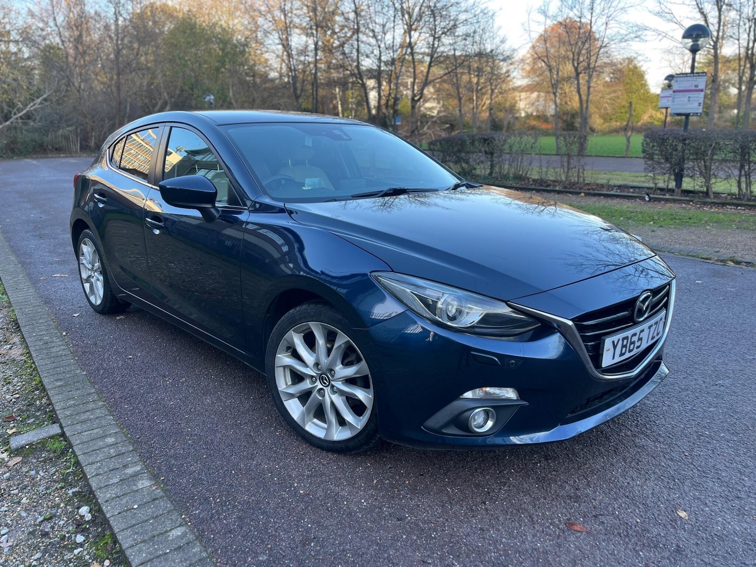 Used Mazda Mazda3 2016 for sale - 77017010: Photo 2