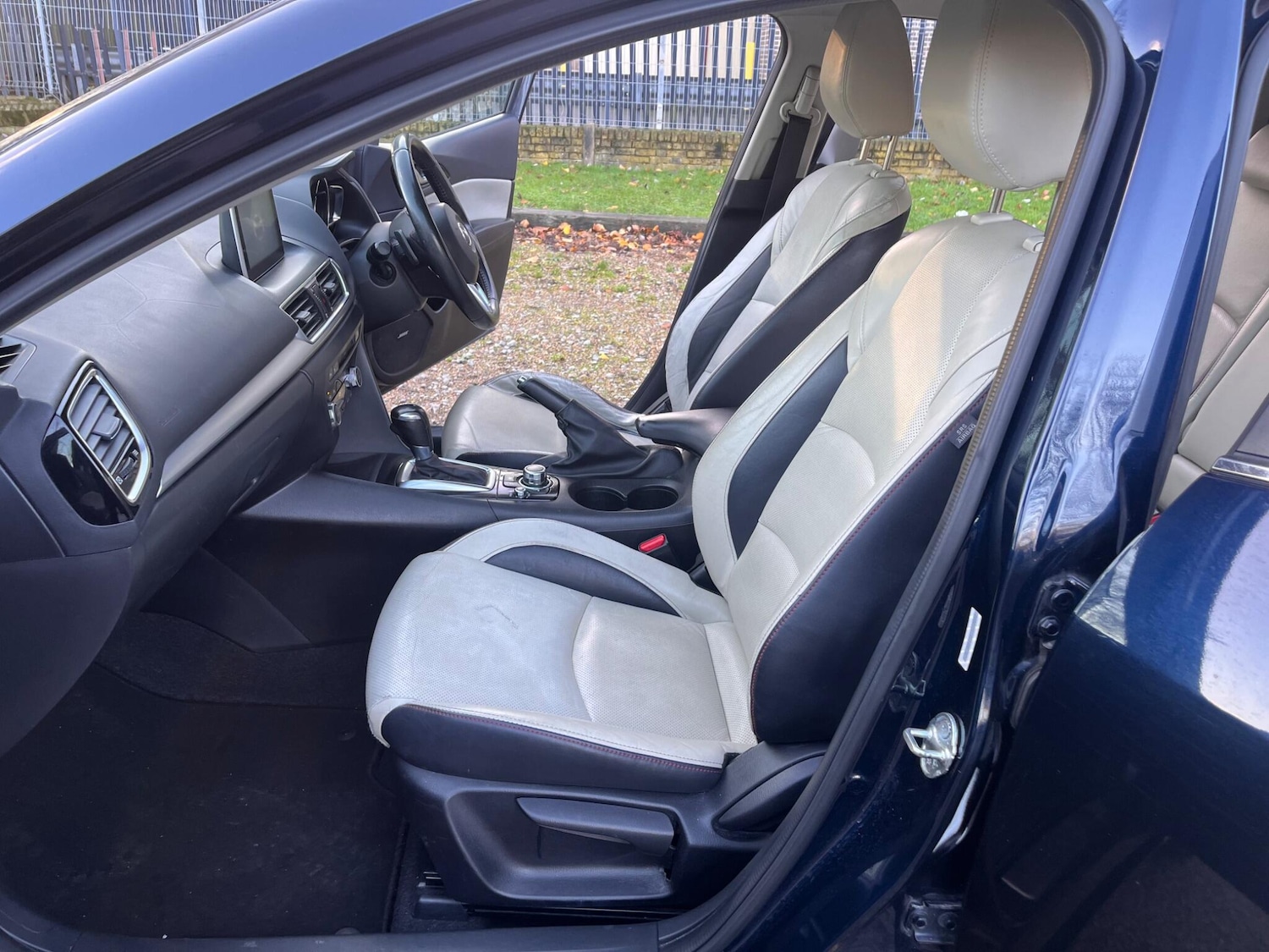 Used Mazda Mazda3 2016 for sale - 77017010: Photo 5