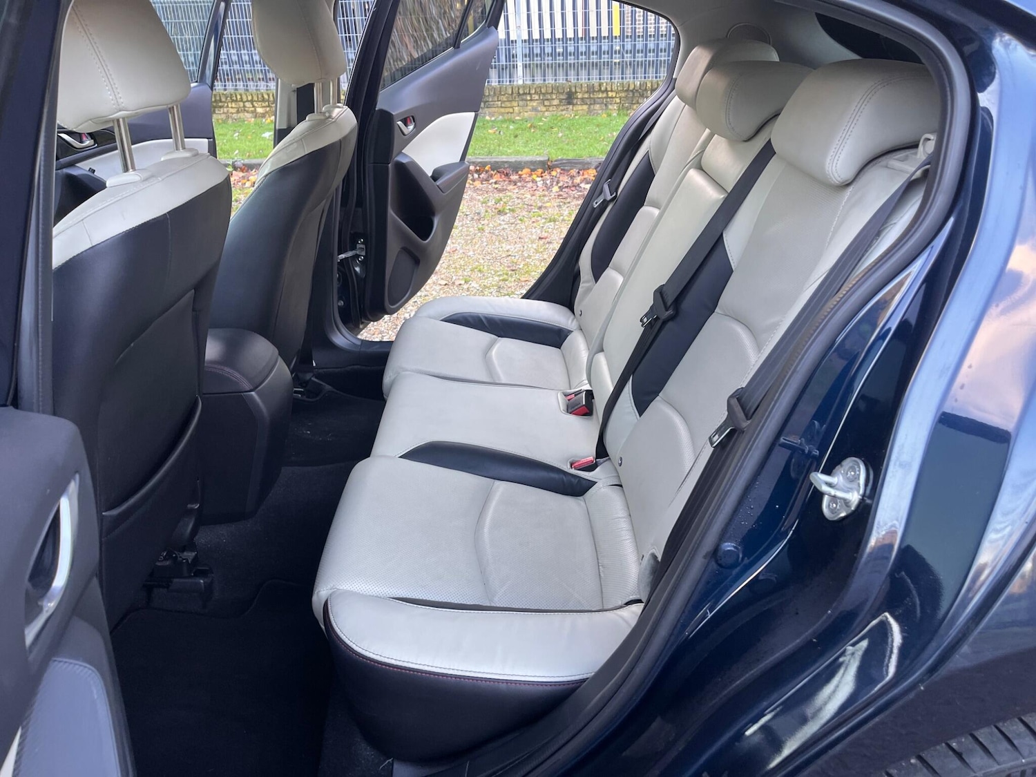 Used Mazda Mazda3 2016 for sale - 77017010: Photo 6