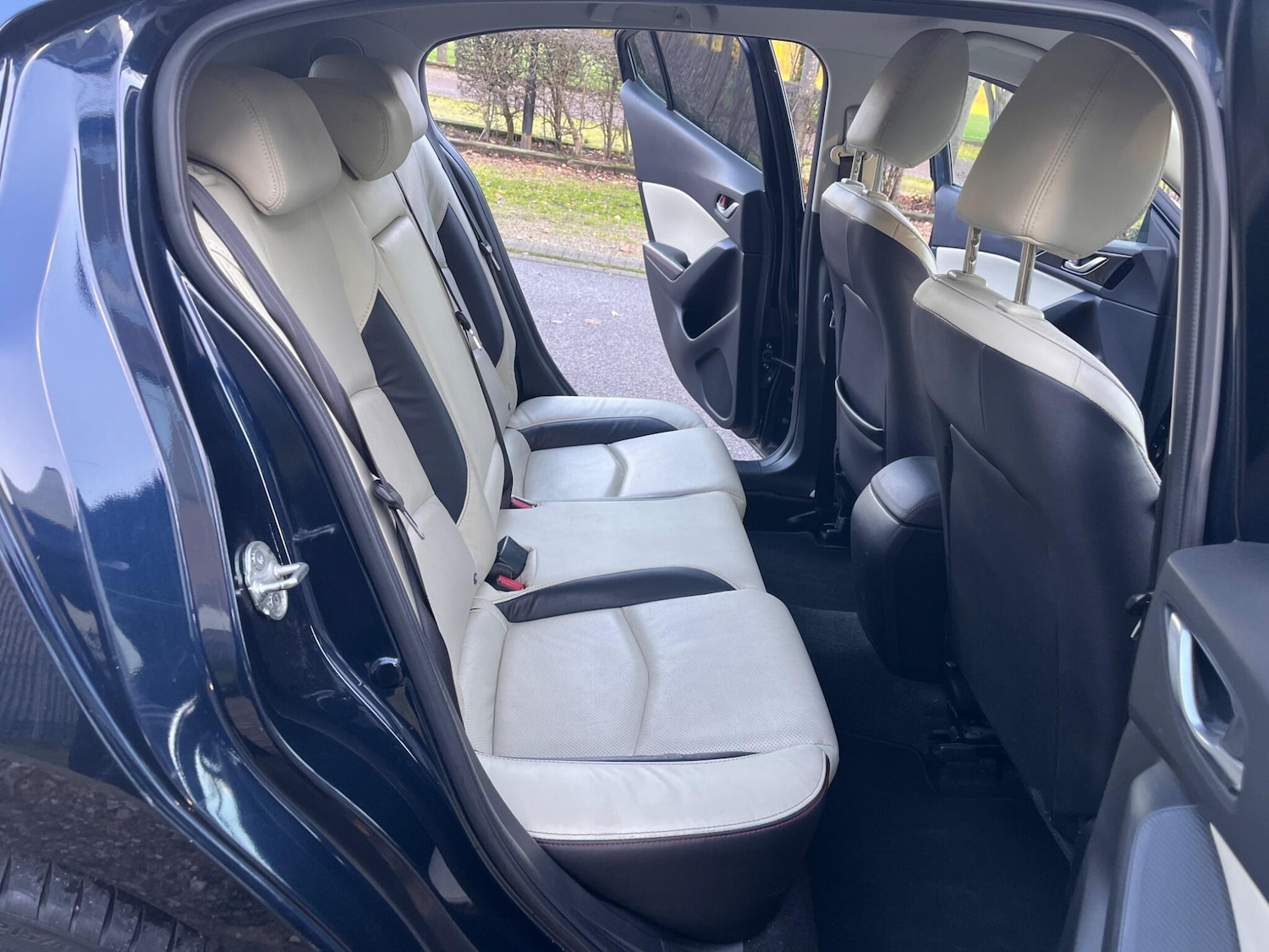 Used Mazda Mazda3 2016 for sale - 77017010: Photo 7