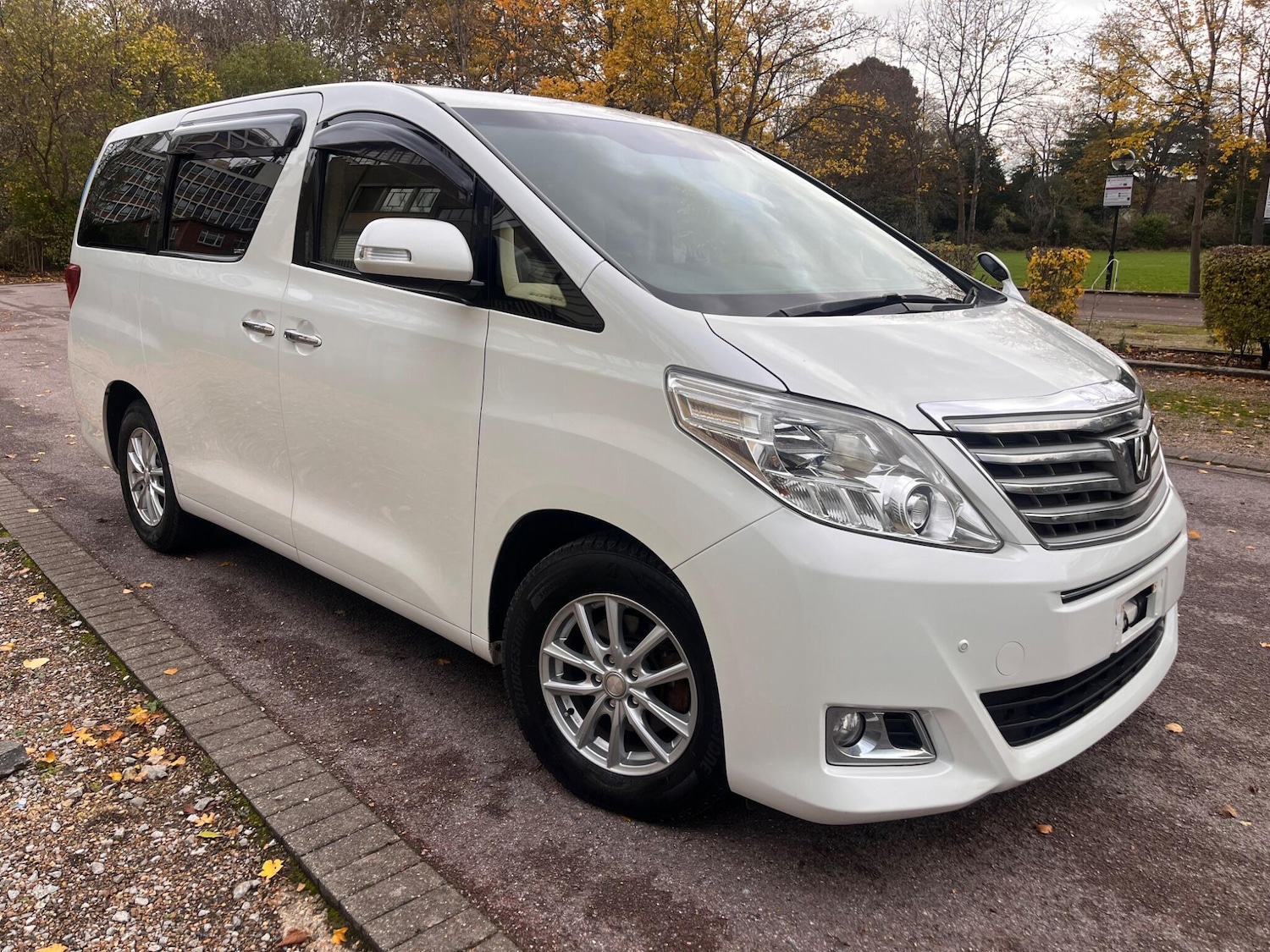 Used Toyota Alphard for sale - 76472449: Photo 1