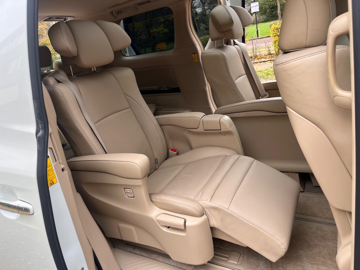 Used Toyota Alphard for sale - 76472449: Photo 10