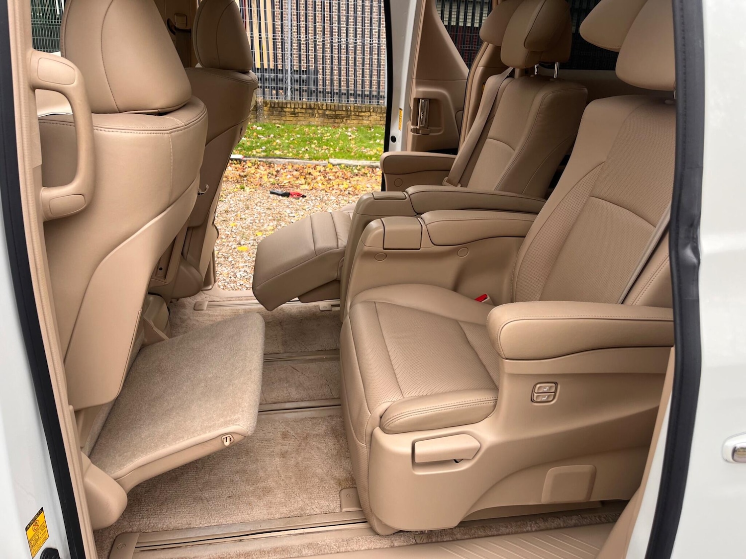 Used Toyota Alphard for sale - 76472449: Photo 11