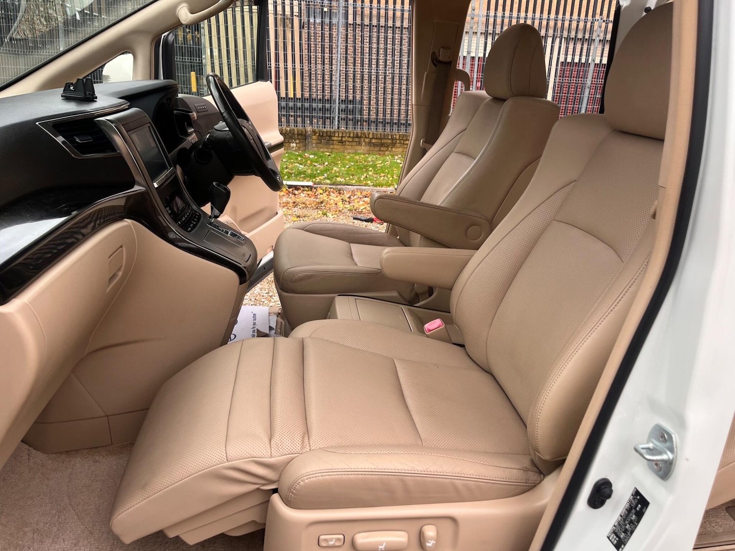 Used Toyota Alphard for sale - 76472449: Photo 12