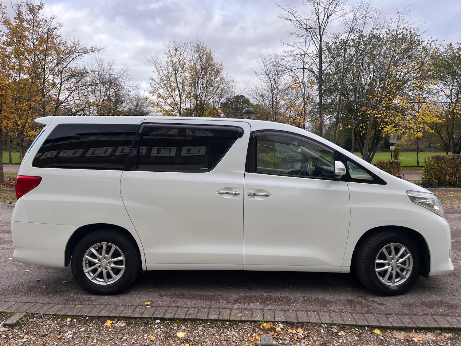 Used Toyota Alphard for sale - 76472449: Photo 3