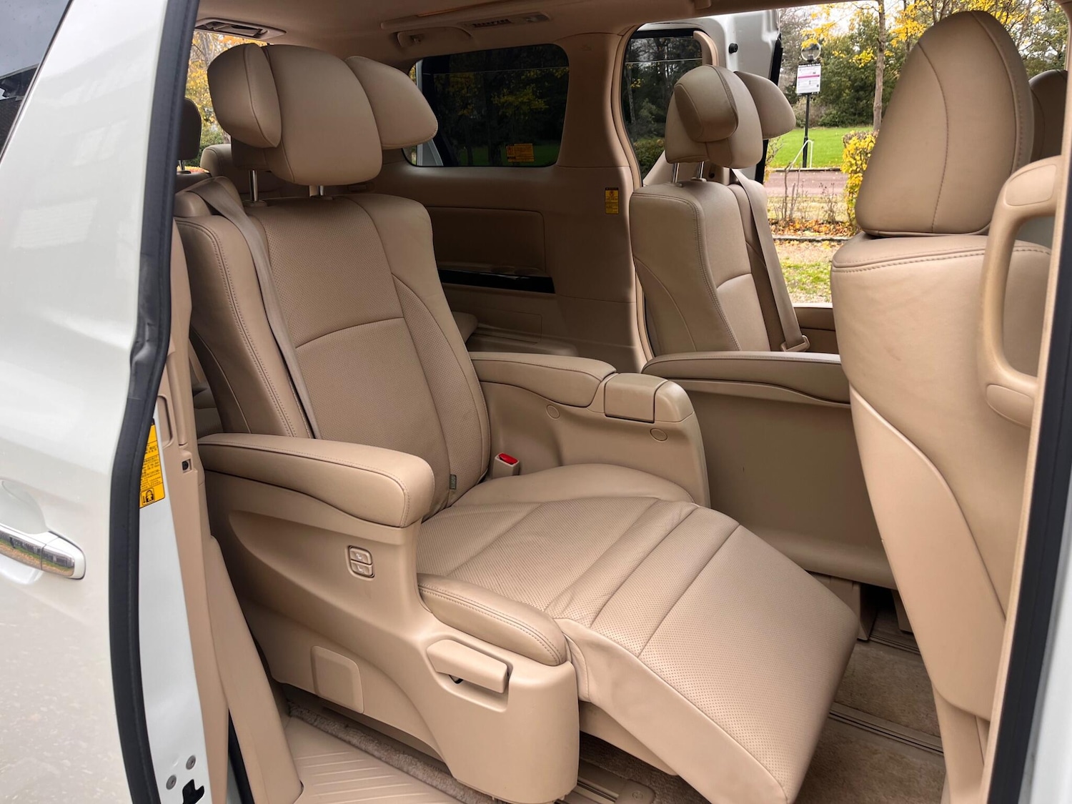 Used Toyota Alphard for sale - 76472449: Photo 34