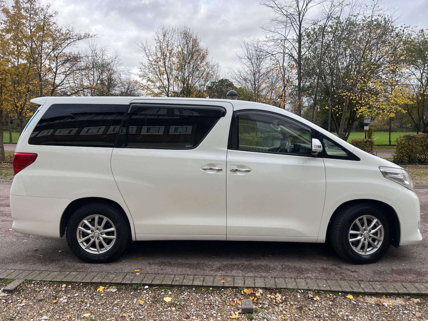Used Toyota Alphard for sale - 76472449: Photo 4