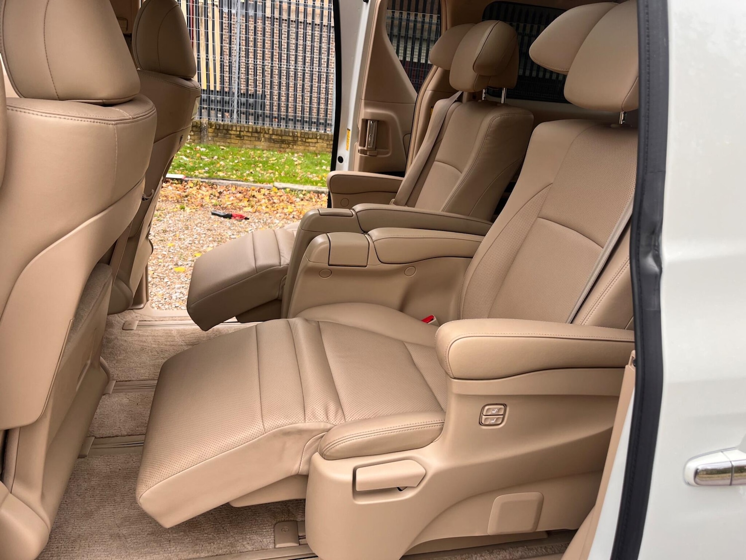 Used Toyota Alphard for sale - 76472449: Photo 49