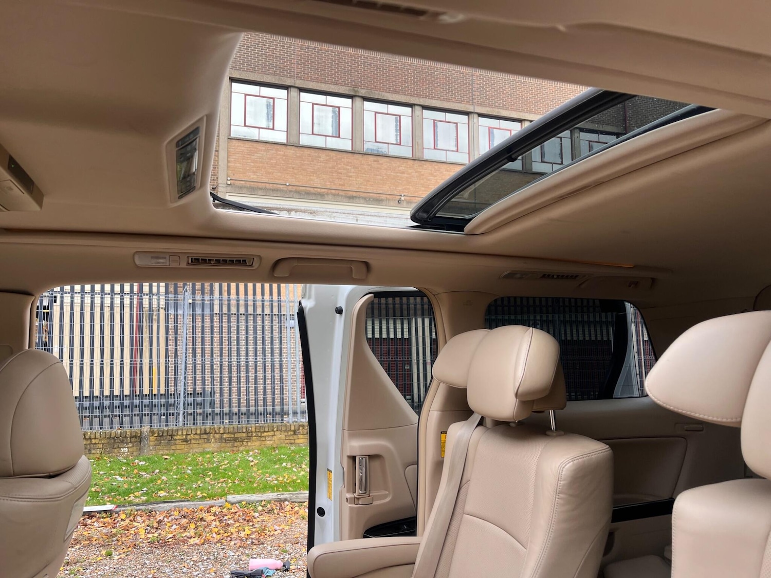 Used Toyota Alphard for sale - 76472449: Photo 51