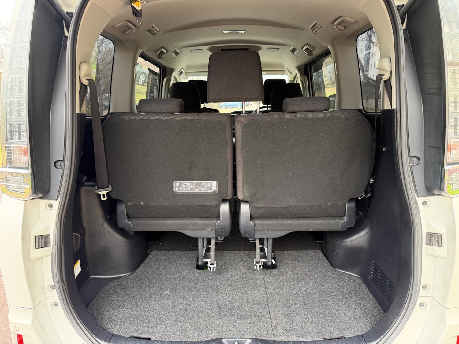 Used Toyota Voxy for sale - 77411979: Photo 10