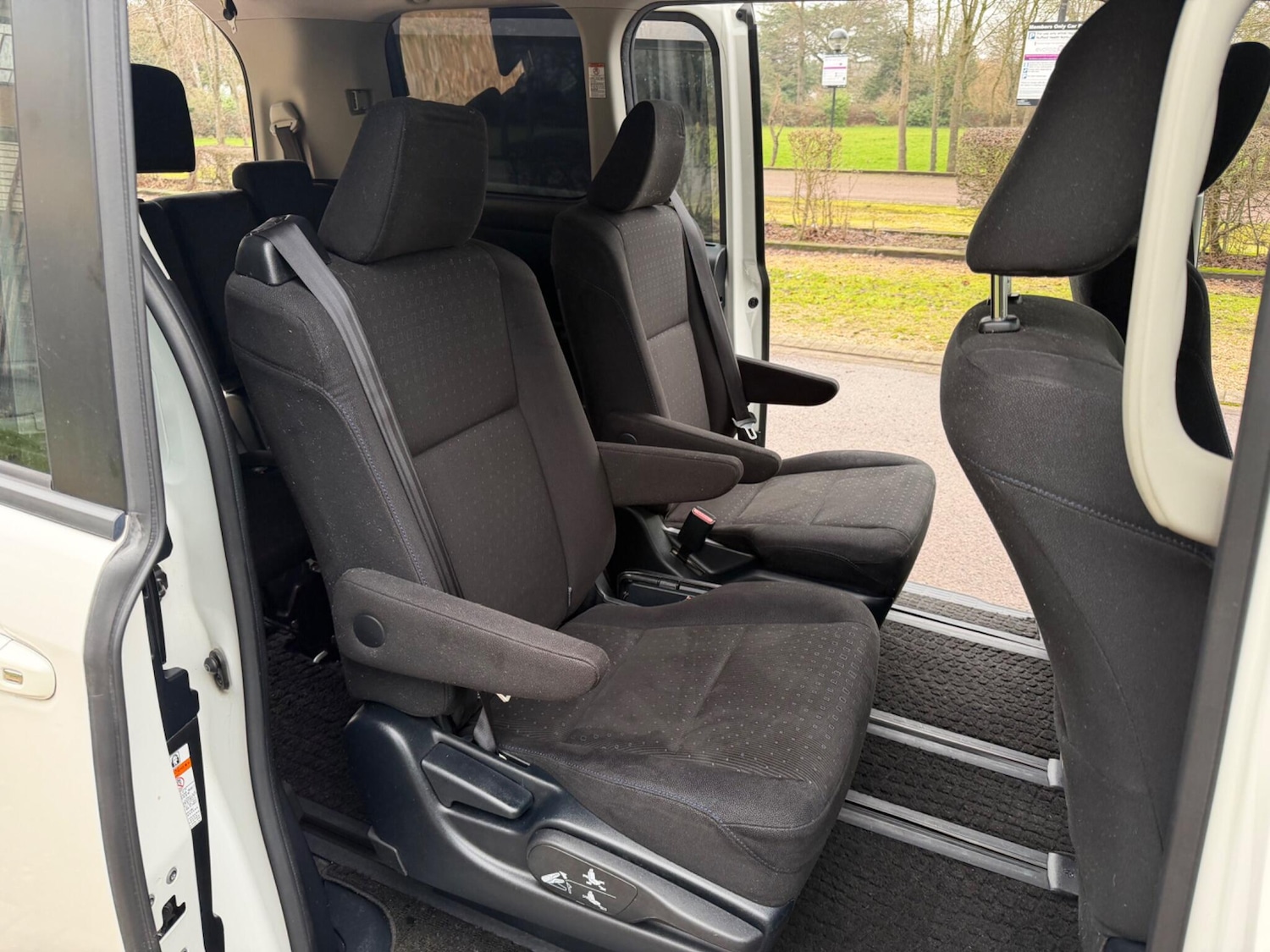 Used Toyota Voxy for sale - 77411979: Photo 12