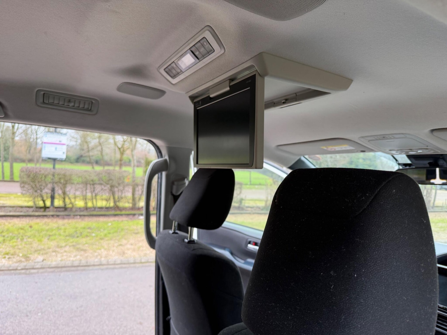 Used Toyota Voxy for sale - 77411979: Photo 14